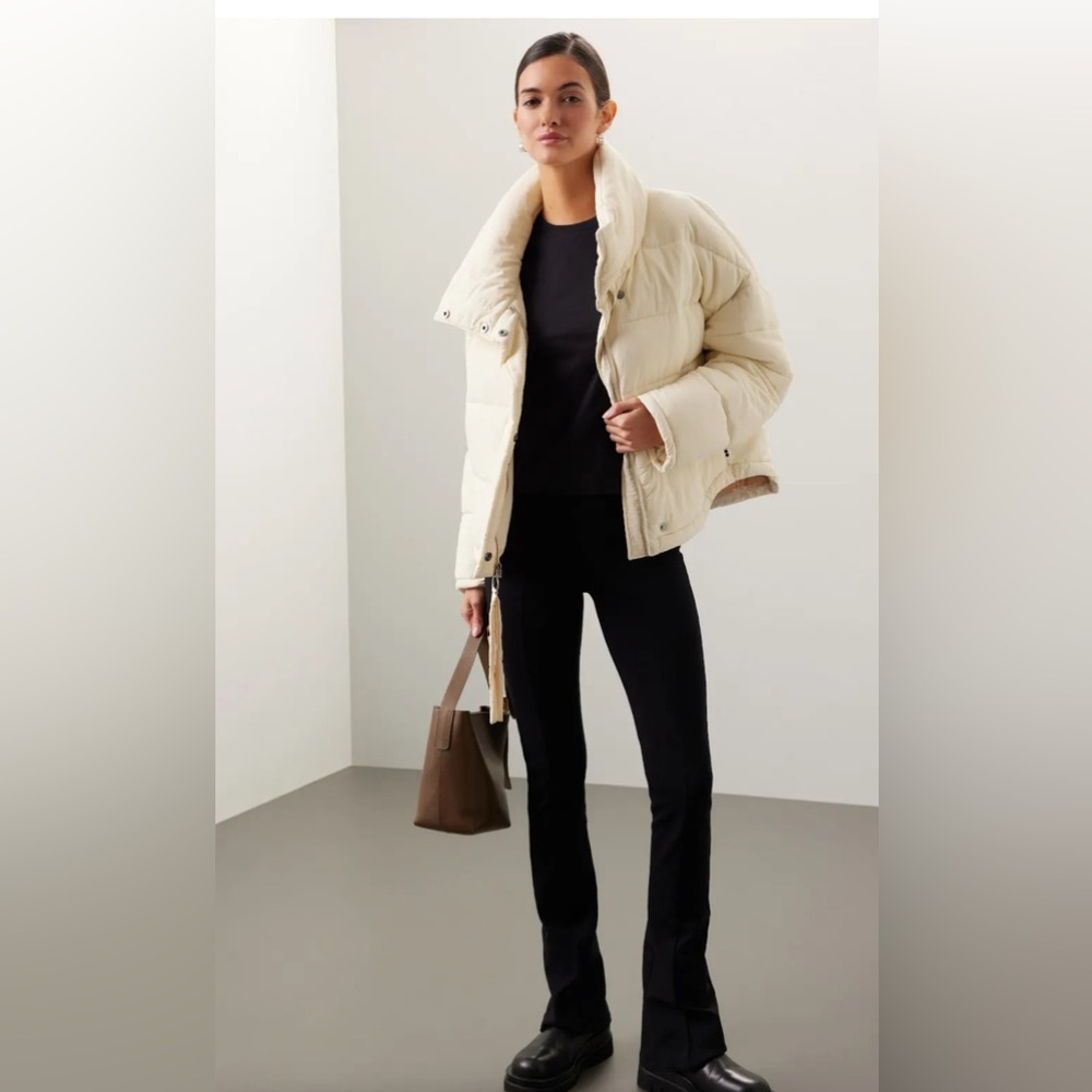 NWT OOFWEAR the Shapes Lab Cream Puffer 9000 Jacket Size XS. Color is Panna.